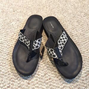 Coach Jessalyn Signature Flip Flops Sandals Womens 8B Black White Summer Beach